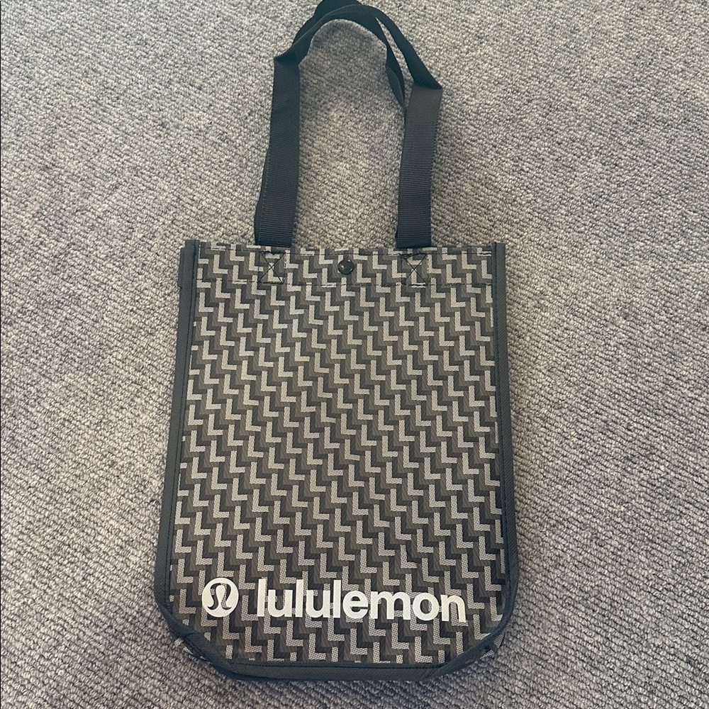 NEW🤩LULULEMON GRAY SMALL TOTE BAG WITH SNAP CLOSURE AND WHITE LOGO